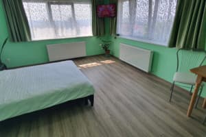 Готель Luxor Inn & Suites. Покращений 4-місний з видом на місто 3