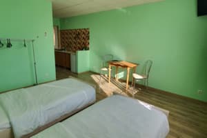 Готель Luxor Inn & Suites. Покращений двомісний з роздільними ліжками 3