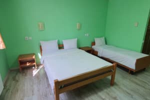 Отель Luxor Inn & Suites. Улучшенный трехместный с плитой 1