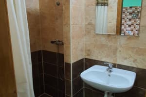 Отель Luxor Inn & Suites. Улучшенный трехместный с плитой 8