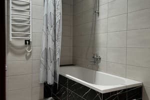 Отель Mayster Home. Люкс двухместный с балконом и ванной 4