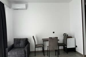 Отель Mayster Home. Люкс двухместный с террасой и ванной 2