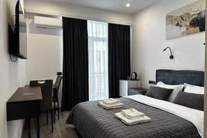 Отель Mayster Home. Стандарт двухместный с двоспальной кроватью 1